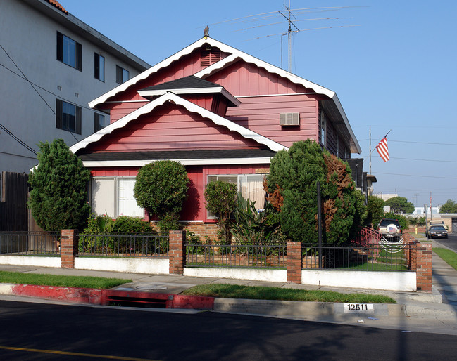 12511 Ramona Ave in Hawthorne, CA - Building Photo - Building Photo