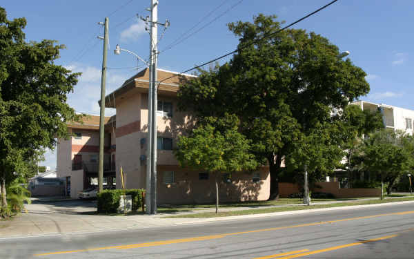 Griffing Park Apartments in North Miami, FL - Foto de edificio - Building Photo