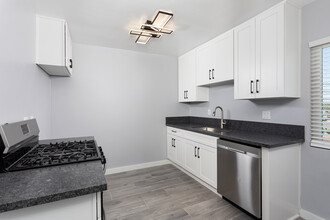 Apex Apartments in Costa Mesa, CA - Building Photo - Building Photo