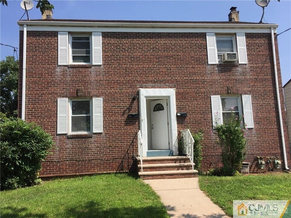 20 Pulaski Ave in Carteret, NJ - Building Photo
