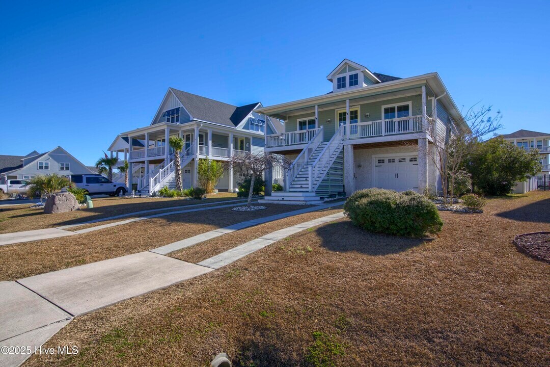 574 Moss Lake Ln in Holly Ridge, NC - Building Photo