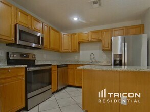 607 Coral Way in Winter Springs, FL - Foto de edificio - Building Photo