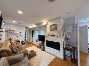 3 Village St, Unit 2 in Somerville, MA - Building Photo - Building Photo