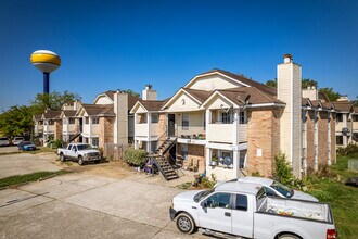 Oakwood Glen Condominiums in Spring, TX - Building Photo - Building Photo