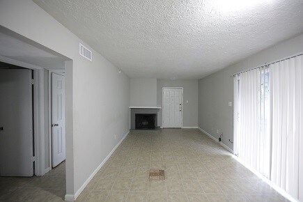 5220 Weber Rd-Unit -D-105 in Corpus Christi, TX - Foto de edificio - Building Photo