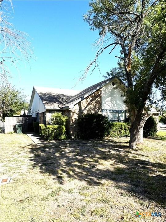 5106 Colonel Travis in Temple, TX - Building Photo