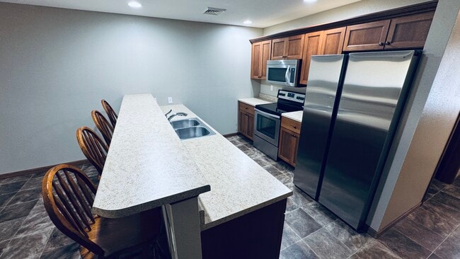 505 E Adams St, Unit 11