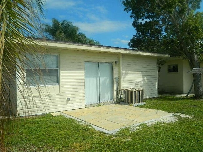 property at 2750 Lakeview Dr