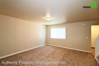 2750 Shasta View Dr in Redding, CA - Building Photo - Building Photo