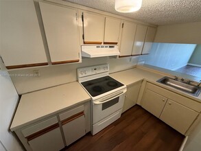 9917 W Okeechobee Rd in Hialeah, FL - Building Photo - Building Photo