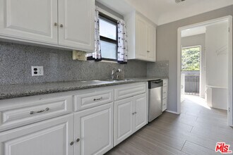 2504 W 101st St in Inglewood, CA - Building Photo - Building Photo