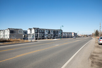 Meadow Gate Apartments in Orem, UT - Foto de edificio - Building Photo