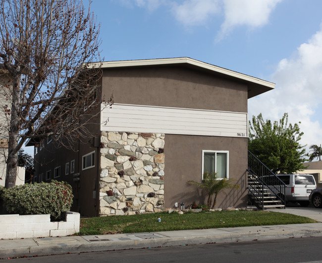 9621 Oak St in Bellflower, CA - Building Photo - Building Photo