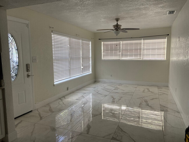 2915 W Paris St in Tampa, FL - Building Photo - Building Photo