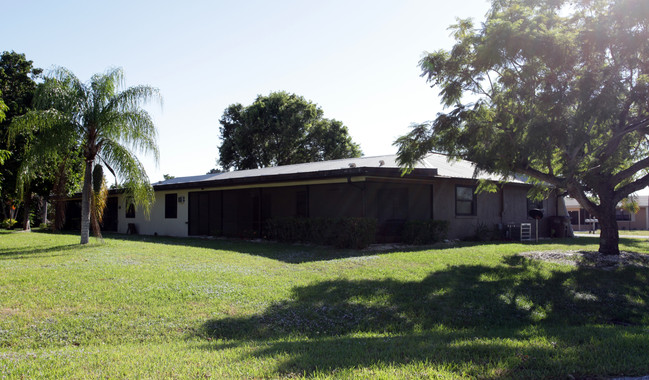 309 Tarpon Dr in Cape Coral, FL - Foto de edificio - Building Photo