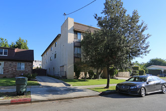 1239 E Lexington Dr in Glendale, CA - Building Photo - Building Photo