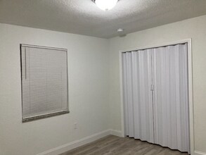 4925 S 83rd St in Tampa, FL - Foto de edificio - Building Photo