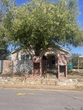 1005 St Louis St in Gatesville, TX - Building Photo - Building Photo