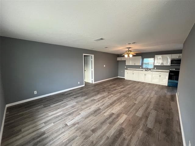 122 S 10th St in Sanger, TX - Foto de edificio - Building Photo