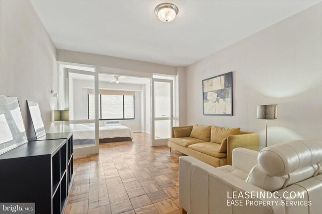 1 Scott Cir NW in Washington, DC - Building Photo - Building Photo