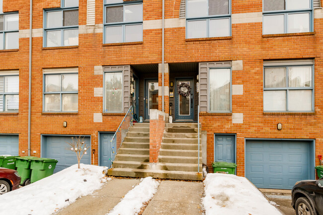 3375 J.-A.-Descarries St in Lachine, QC - Building Photo - Building Photo