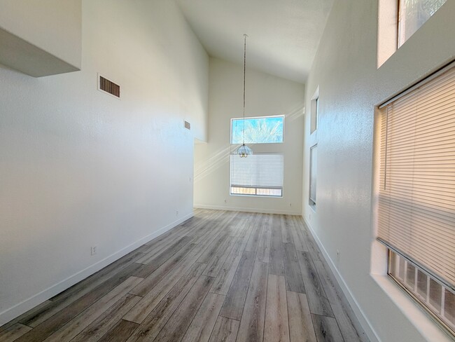 593 Old W Ct in Las Vegas, NV - Building Photo - Building Photo