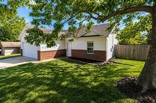 1800 McAlester St in Columbia, MO - Building Photo