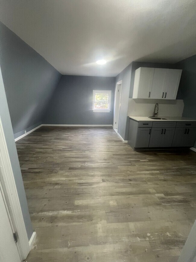 76 Ellis Ave, Unit 3 in Irvington, NJ - Building Photo - Building Photo