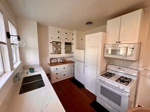138 Fountain Ave in Pacific Grove, CA - Building Photo - Building Photo