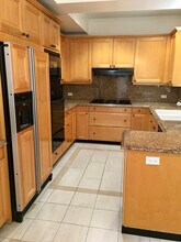 12222 Wilshire Blvd, Unit PH10 in Los Angeles, CA - Foto de edificio - Building Photo