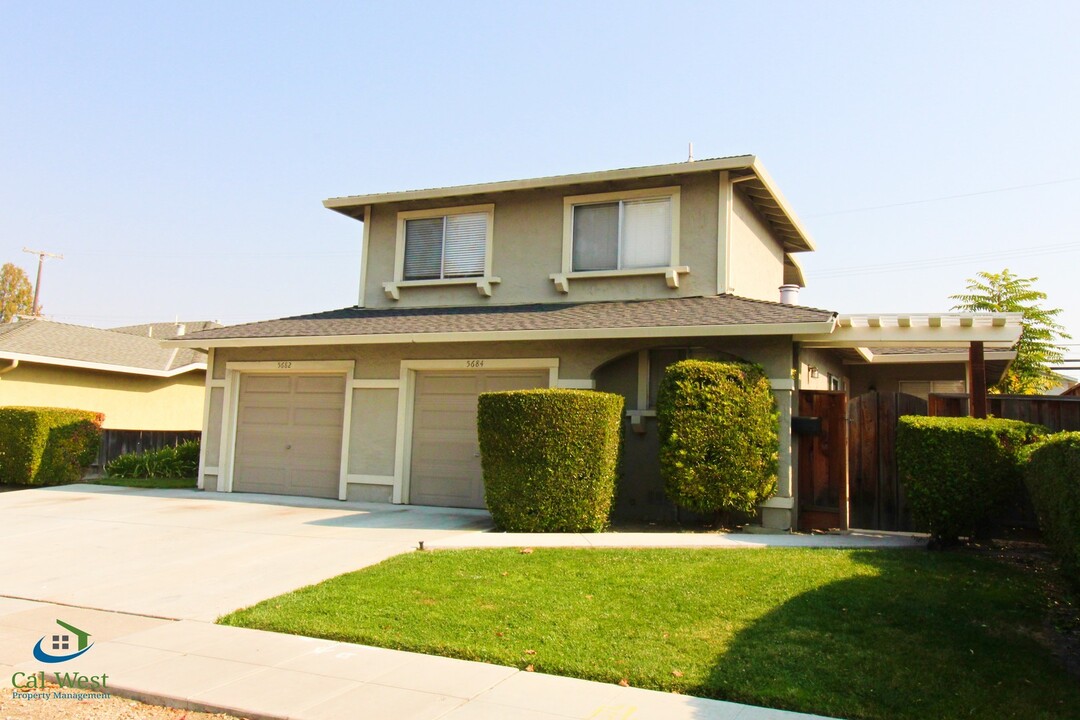 5684 Chesbro Ave in San Jose, CA - Building Photo