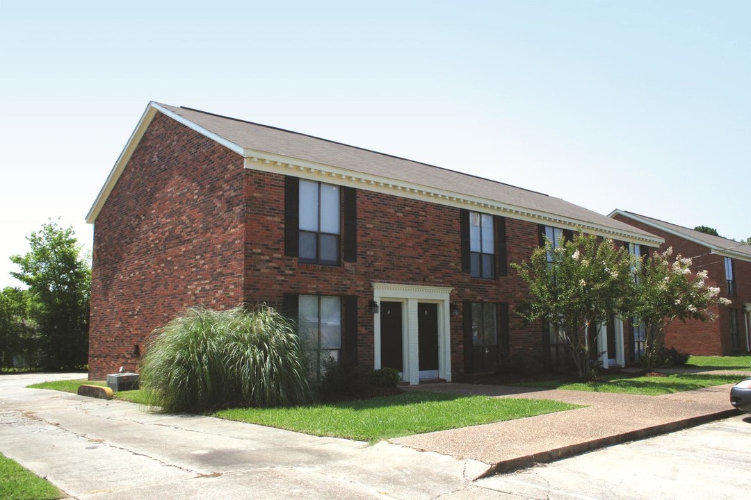 Spruill Townhomes in Starkville, MS - Building Photo