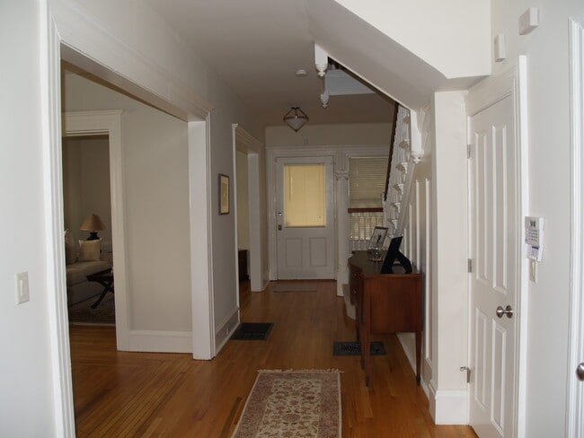 94 Midland Ave in Montclair, NJ - Foto de edificio - Building Photo