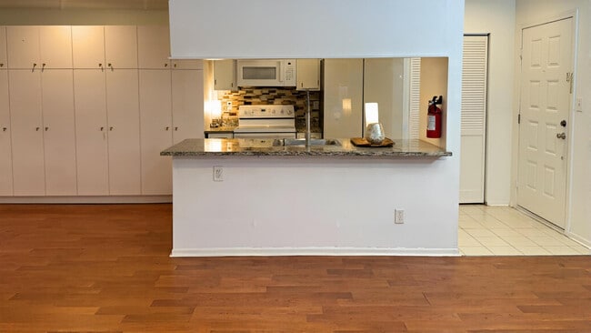 25 Steeplechase Ct in Franklin Township, NJ - Building Photo - Building Photo