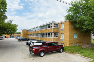 Morton Street Apartments in Jacksonville, IL - Building Photo - Building Photo