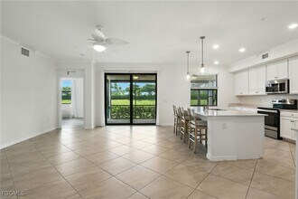 12039 Hawthorn Lake Dr, Unit 102 in Ft. Myers, FL - Building Photo - Building Photo