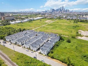 671 Press St in Houston, TX - Foto de edificio - Building Photo