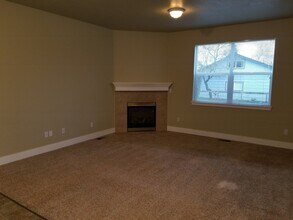 2128 Marlow Ln in Eugene, OR - Building Photo - Building Photo