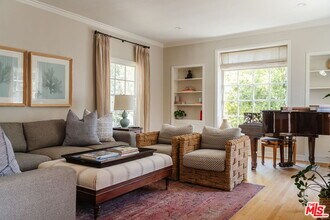 231 S Thurston Ave in Los Angeles, CA - Building Photo - Building Photo