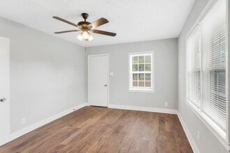 2311 N Louis St, Unit 2311 .5 in Victoria, TX - Building Photo - Building Photo