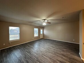 2813 Sunberry Way in Yukon, OK - Foto de edificio - Building Photo