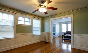 81 Beechcroft St, Unit 1 in Boston, MA - Foto de edificio - Building Photo