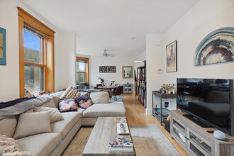 2623 N Kimball Ave in Chicago, IL - Building Photo - Interior Photo