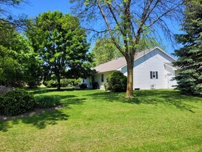 W5851 Hearthstone Dr in Appleton, WI - Foto de edificio - Building Photo