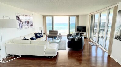 3360 S Ocean Blvd in Palm Beach, FL - Building Photo - Building Photo