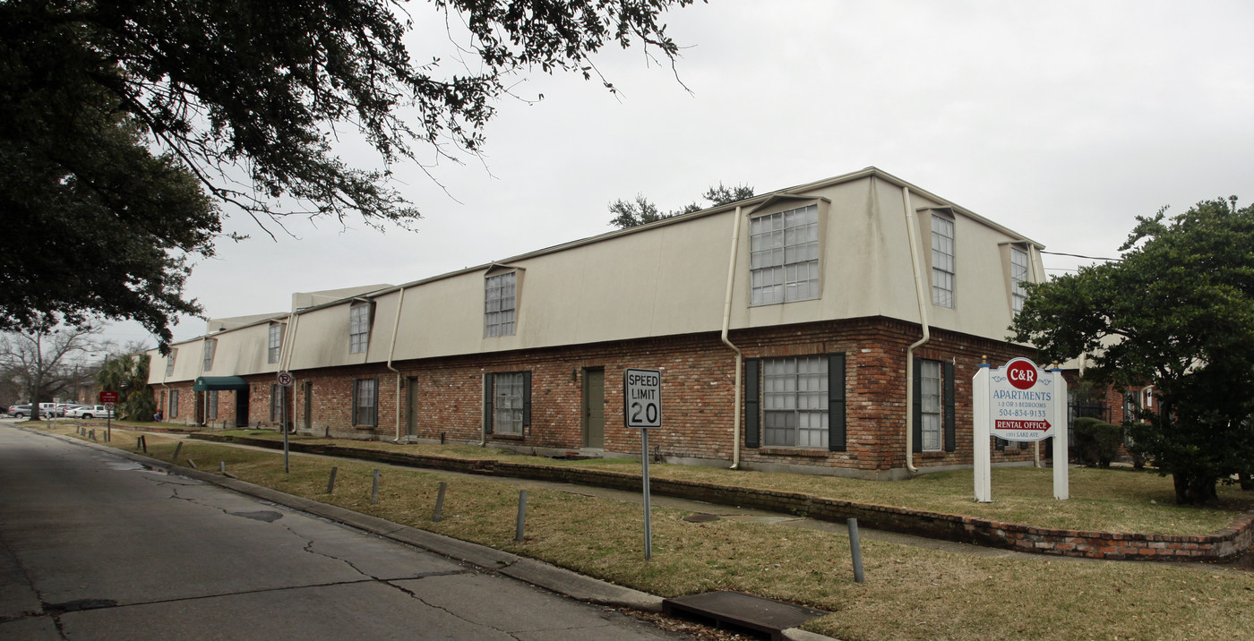 C & R Apartments in Metairie, LA - Building Photo