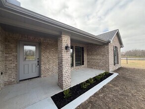 406 Krajca Rd in Ennis, TX - Building Photo - Building Photo