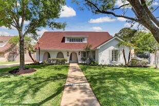 11006 Wickersham Ln in Houston, TX - Building Photo