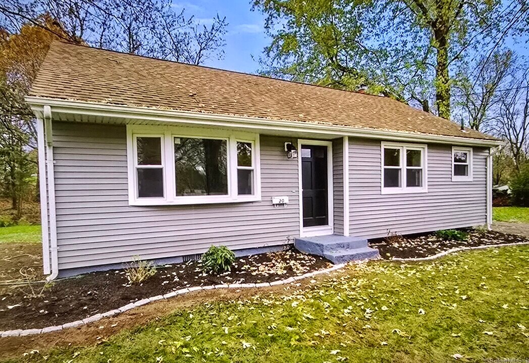 20 Manor Ln in South Windsor, CT - Building Photo