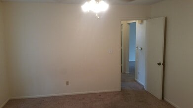 913-915 Garfield Ave in Ames, IA - Building Photo - Building Photo